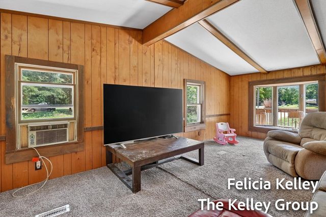 17158 Seneca Court, Howard City, MI 49329