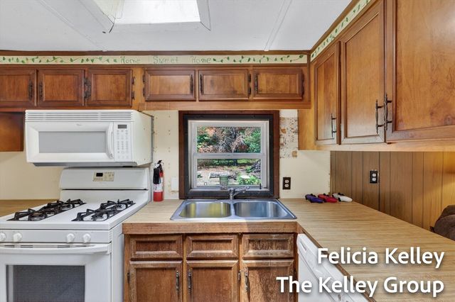 17158 Seneca Court, Howard City, MI 49329