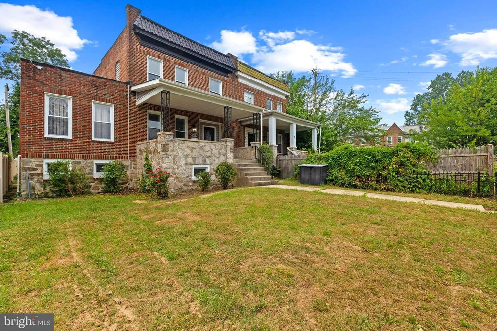 Image 4 of property listing at 2918 ALLENDALE RD, Baltimore, MD 21216