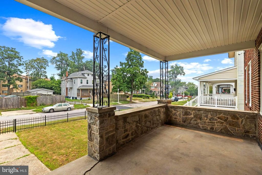 Image 6 of property listing at 2918 ALLENDALE RD, Baltimore, MD 21216
