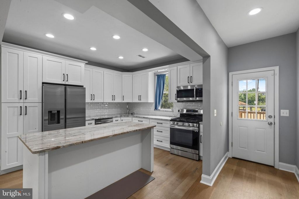 Image 7 of property listing at 2918 ALLENDALE RD, Baltimore, MD 21216