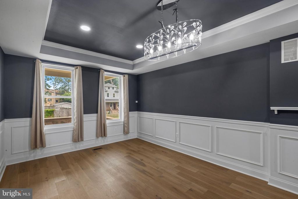 Image 9 of property listing at 2918 ALLENDALE RD, Baltimore, MD 21216
