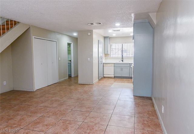 895 Flagstone Way, Las Vegas, NV 89110