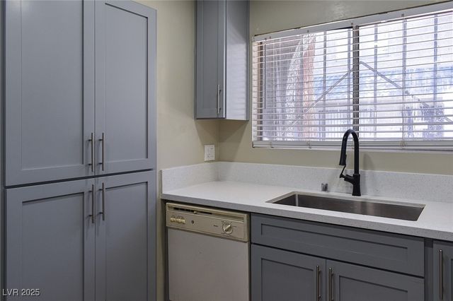 895 Flagstone Way, Las Vegas, NV 89110