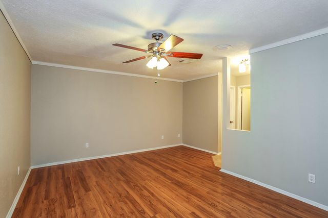 613 W Castle Harbour Drive, Friendswood, TX 77546