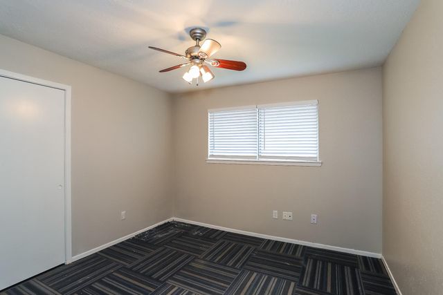 613 W Castle Harbour Drive, Friendswood, TX 77546