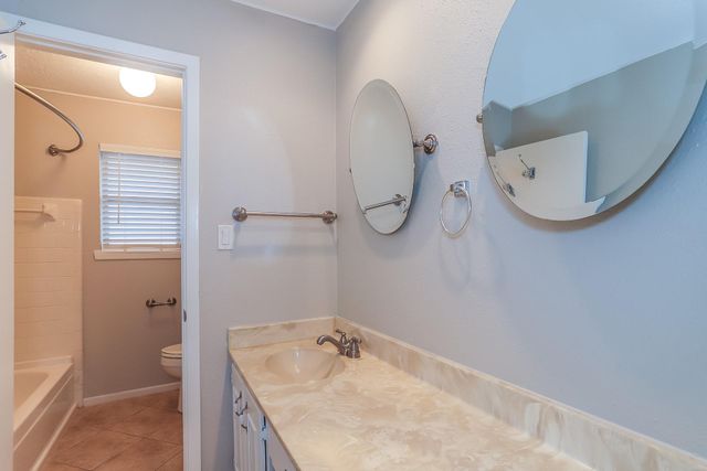 613 W Castle Harbour Drive, Friendswood, TX 77546