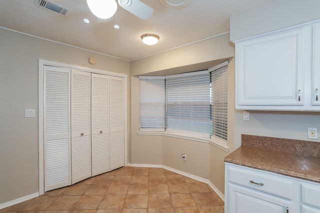 613 W Castle Harbour Drive, Friendswood, TX 77546