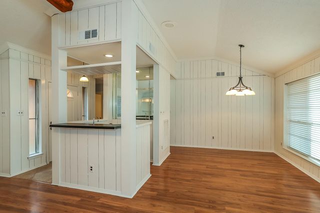 613 W Castle Harbour Drive, Friendswood, TX 77546