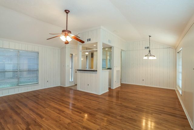 613 W Castle Harbour Drive, Friendswood, TX 77546