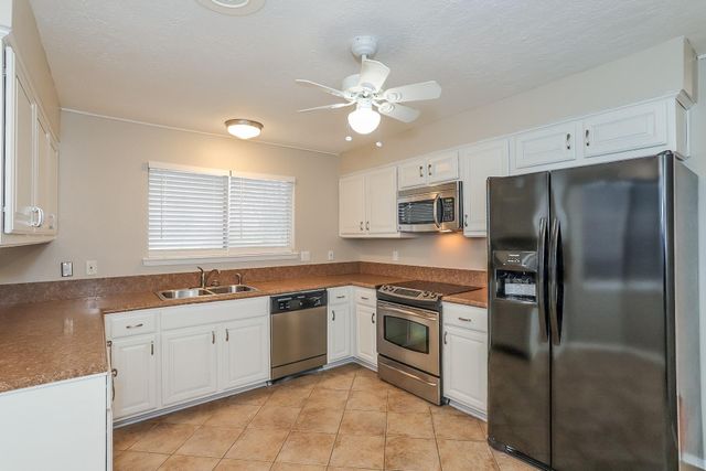 613 W Castle Harbour Drive, Friendswood, TX 77546