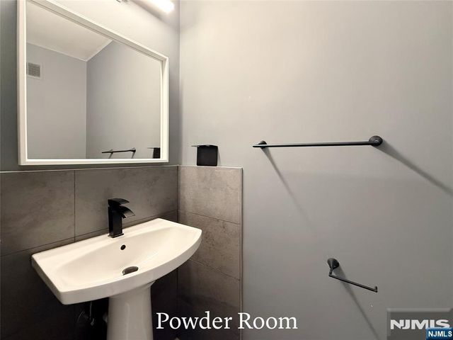 1537 John Street 7, Fort Lee, NJ 07024