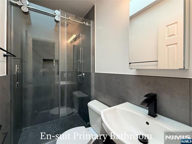 1537 John Street 7, Fort Lee, NJ 07024