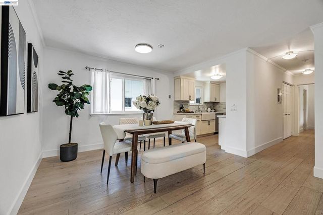 1070 Mercedes Ave 16, Los Altos, CA 94022