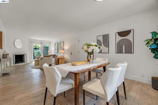 1070 Mercedes Ave 16, Los Altos, CA 94022