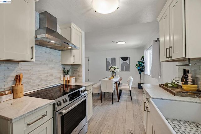 1070 Mercedes Ave 16, Los Altos, CA 94022