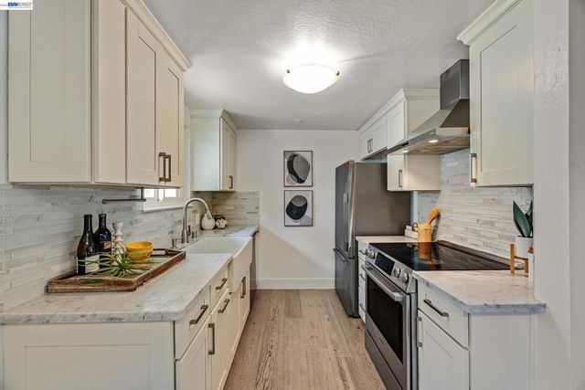 1070 Mercedes Ave 16, Los Altos, CA 94022
