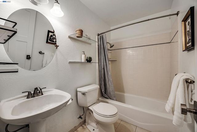 1070 Mercedes Ave 16, Los Altos, CA 94022