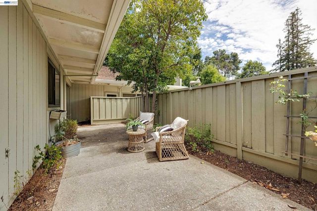 1070 Mercedes Ave 16, Los Altos, CA 94022