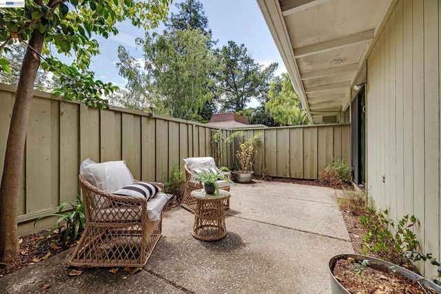 1070 Mercedes Ave 16, Los Altos, CA 94022