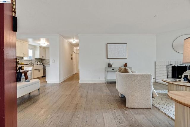 1070 Mercedes Ave 16, Los Altos, CA 94022