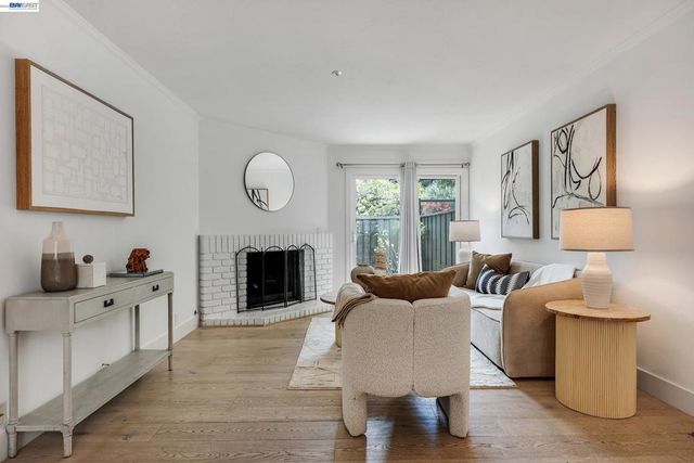 1070 Mercedes Ave 16, Los Altos, CA 94022