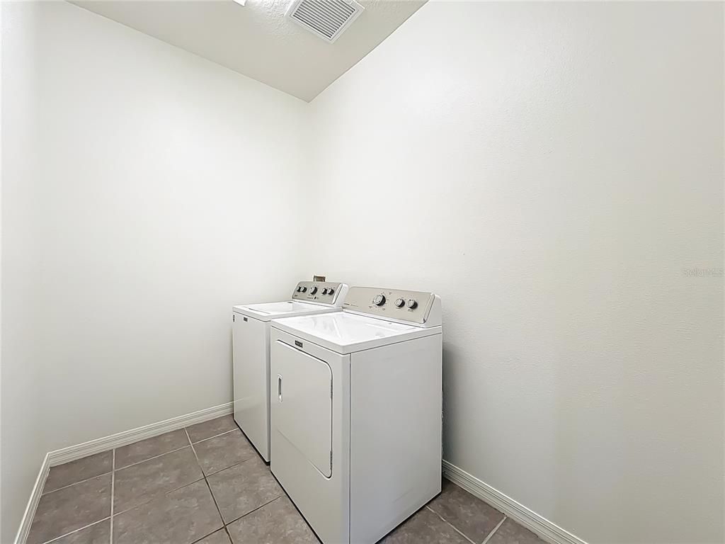 Image 32 of property listing at 13742 BECKMAN DRIVE, Windermere, FL 34786