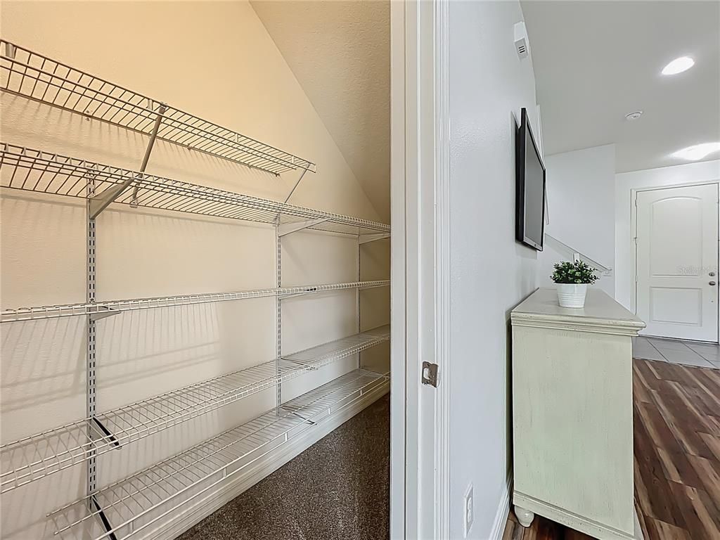 Image 33 of property listing at 13742 BECKMAN DRIVE, Windermere, FL 34786