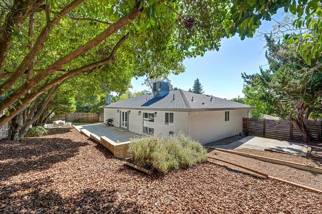 12695 Manor Way, Auburn, CA 95603