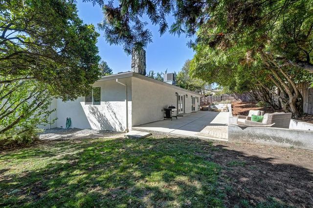 12695 Manor Way, Auburn, CA 95603