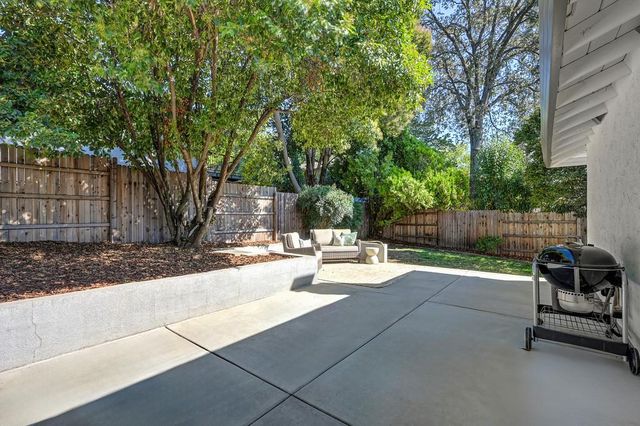 12695 Manor Way, Auburn, CA 95603
