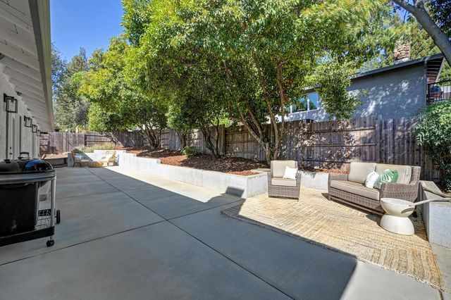 12695 Manor Way, Auburn, CA 95603