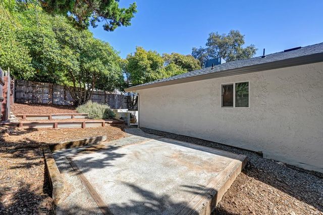 12695 Manor Way, Auburn, CA 95603