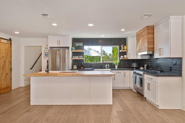 12695 Manor Way, Auburn, CA 95603