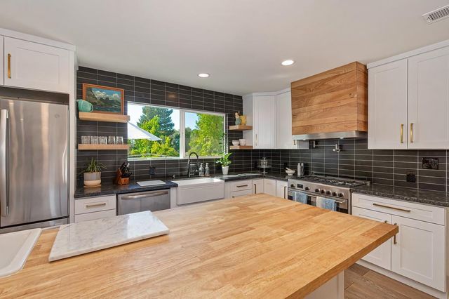 12695 Manor Way, Auburn, CA 95603