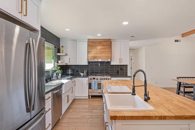 12695 Manor Way, Auburn, CA 95603