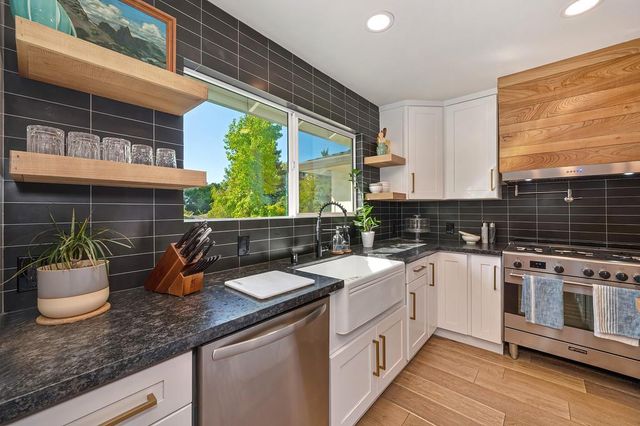 12695 Manor Way, Auburn, CA 95603
