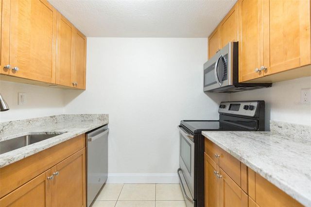 5221 S BAYSHORE BOULEVARD 10, Tampa, FL 33611