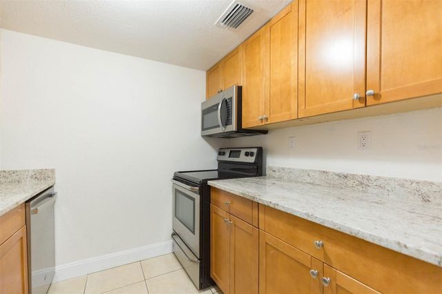 5221 S BAYSHORE BOULEVARD 10, Tampa, FL 33611