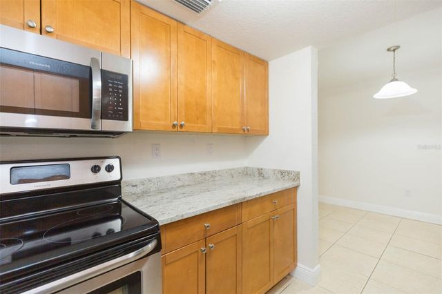 5221 S BAYSHORE BOULEVARD 10, Tampa, FL 33611