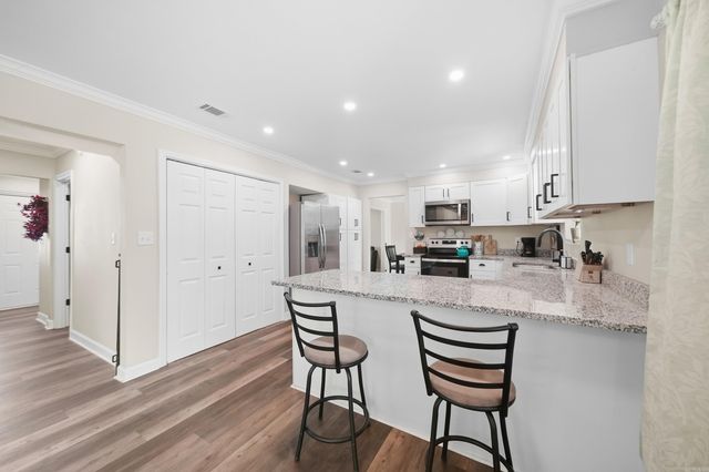 13 Coachlight Drive, Little Rock, AR 72227