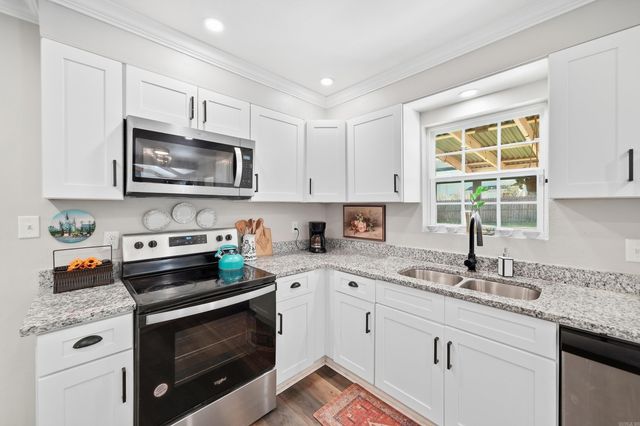 13 Coachlight Drive, Little Rock, AR 72227