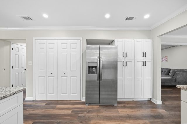13 Coachlight Drive, Little Rock, AR 72227