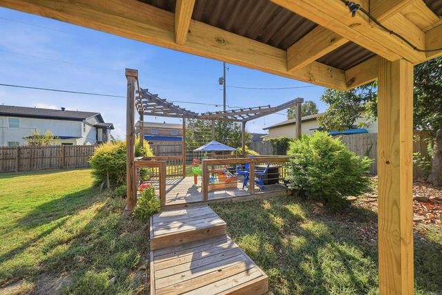 13 Coachlight Drive, Little Rock, AR 72227