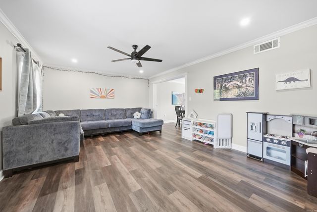 13 Coachlight Drive, Little Rock, AR 72227