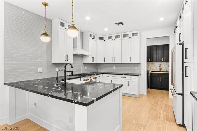 1920 Summer Palm Place 103, Las Vegas, NV 89134