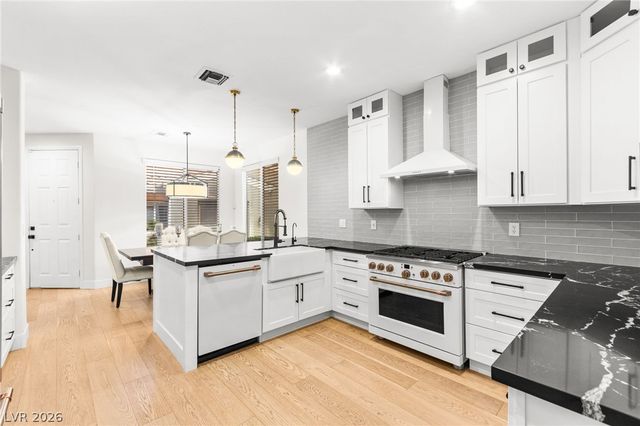1920 Summer Palm Place 103, Las Vegas, NV 89134