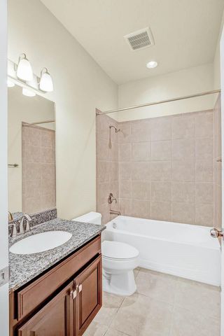 5816 VILLAGE CENTER DRIVE, Lithia, FL 33547