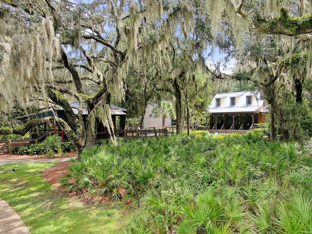 5816 VILLAGE CENTER DRIVE, Lithia, FL 33547