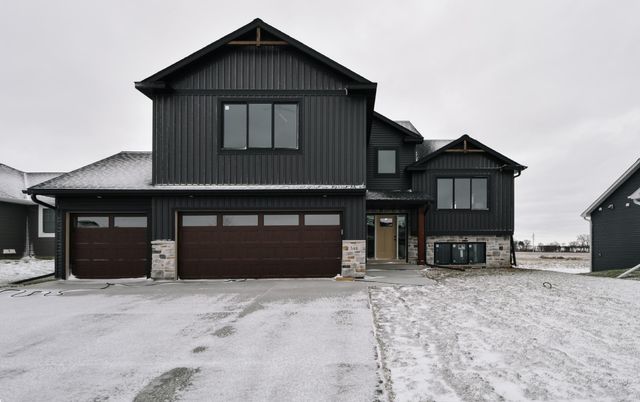 348 Highlands Avenue, Zumbrota, MN 55992